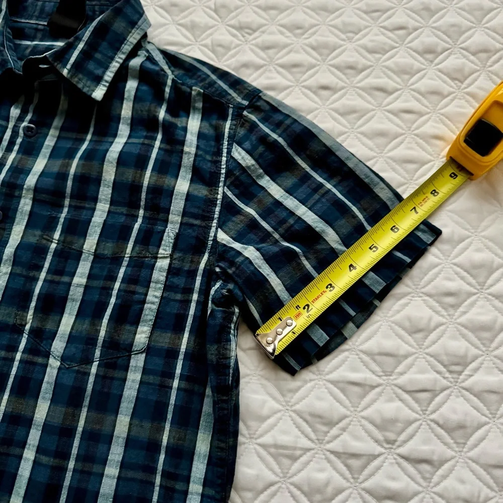 The North Face Blue Plaid Casual Button Down Short Sleeve Shirt Size S